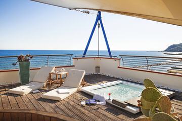 Sundeck