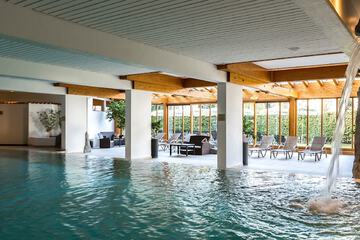 Pool waterfall
