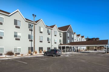 Country Inn & Suites by Radisson Watertown, SD