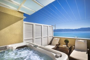 Private spa tub
