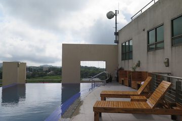 Infinity pool