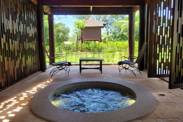 Private spa tub