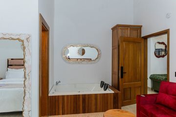 Jetted tub