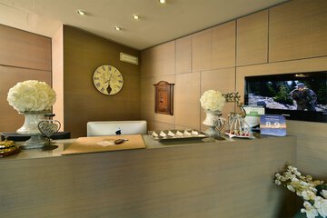 Check-in/check-out kiosk