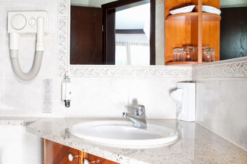 Bathroom sink