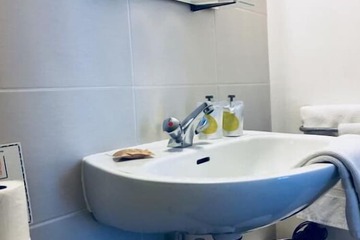 Bathroom sink