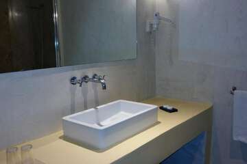 Bathroom sink