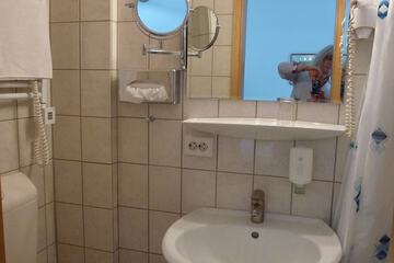 Bathroom amenities