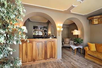 Lobby lounge