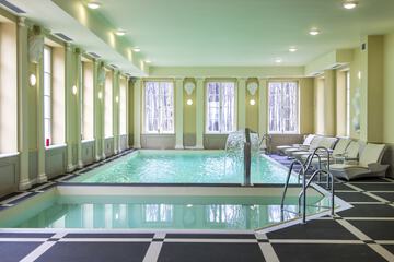 Pool waterfall