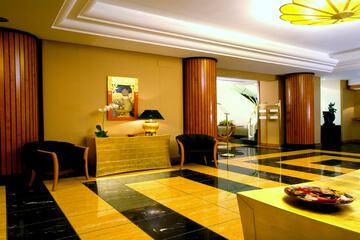 Lobby lounge