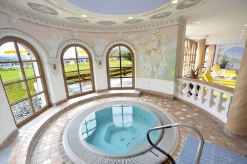 Indoor spa tub
