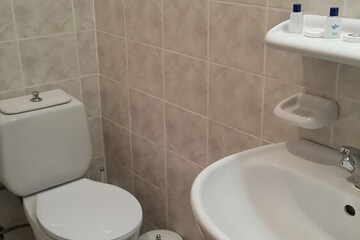 Deep soaking bathtub