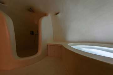 Private spa tub