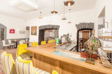 Hotel Bar