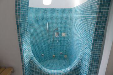 Jetted tub