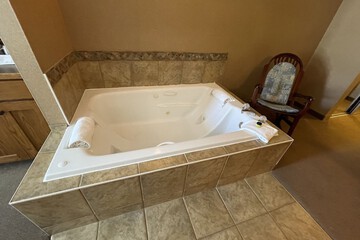Private spa tub