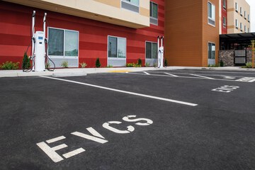 Electric vehicle charging station