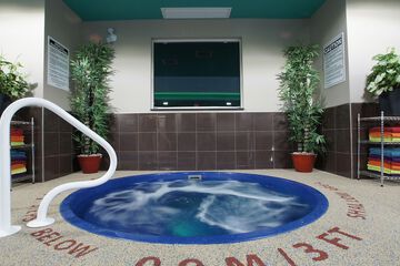Indoor spa tub