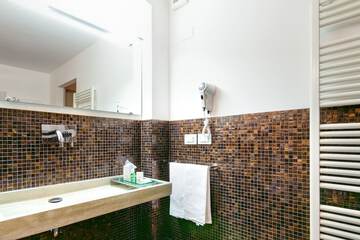 Bathroom amenities