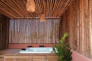 Jetted tub