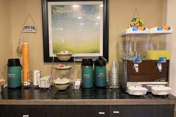 Breakfast/Coffee Service 33 of 40