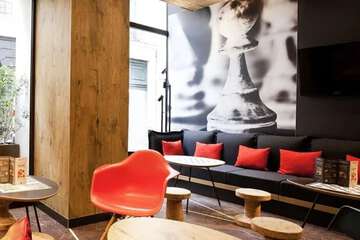Lobby lounge