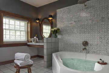 Deep Soaking Bathtub