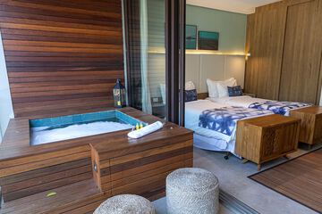 Private spa tub