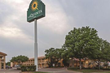 La Quinta Inn & Suites by Wyndham Wichita Falls Airport Area