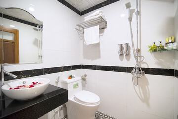 Bathroom amenities