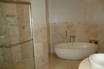 Deep Soaking Bathtub