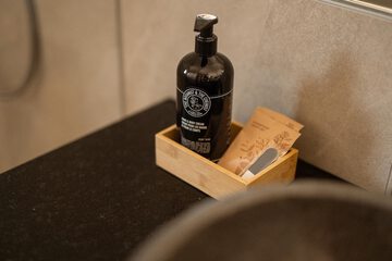 Bathroom amenities