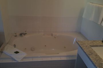 Jetted tub