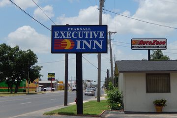 Pearsall Executive Inn