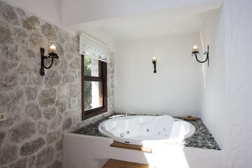 Jetted tub