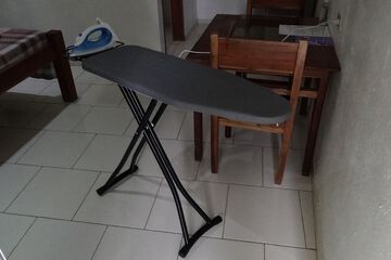 Iron/ironing board