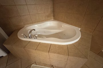 Jetted tub