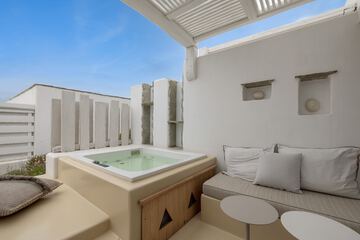 Private spa tub