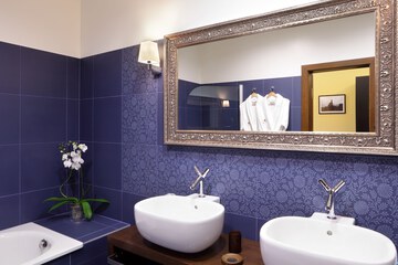 Bathroom sink
