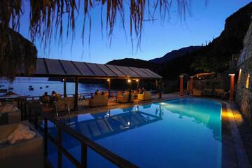 Poolside bar