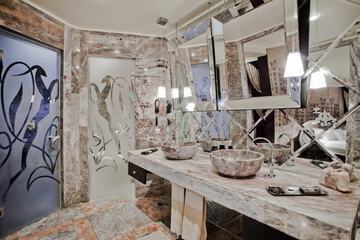 Bathroom sink