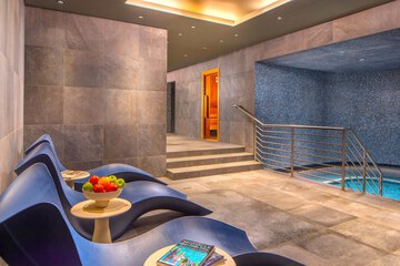 Indoor spa tub