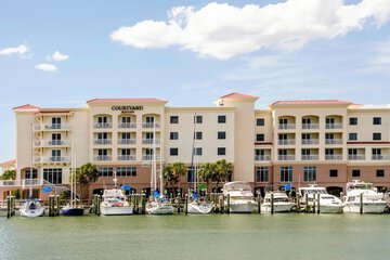 Courtyard St. Petersburg Clearwater / Madeira Beach