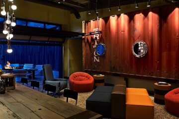 Lobby lounge