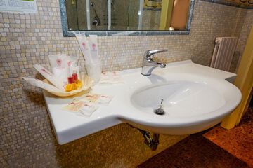 Bathroom amenities