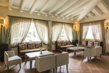 Lobby lounge