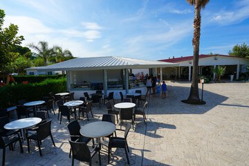 Poolside bar