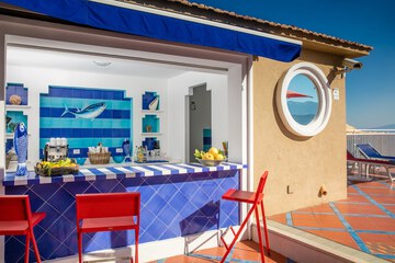 Poolside bar