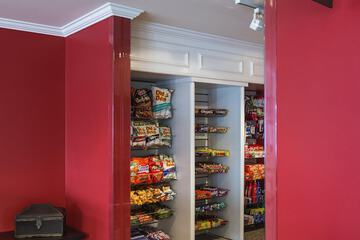 Snack bar